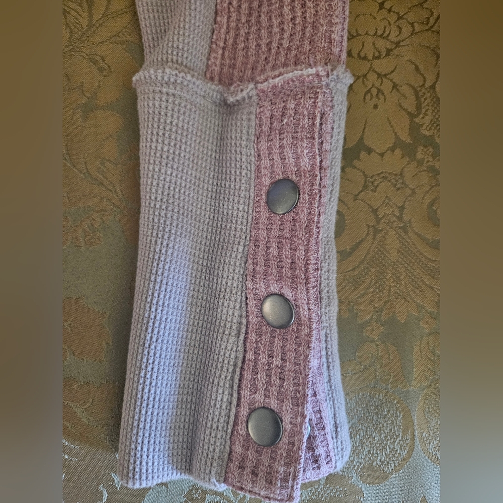 NWOT FREE PEOPLE We the Free Top Womens  Tasha Thermal PinkTwo Tone Snap Cuffs - Picture 3 of 10